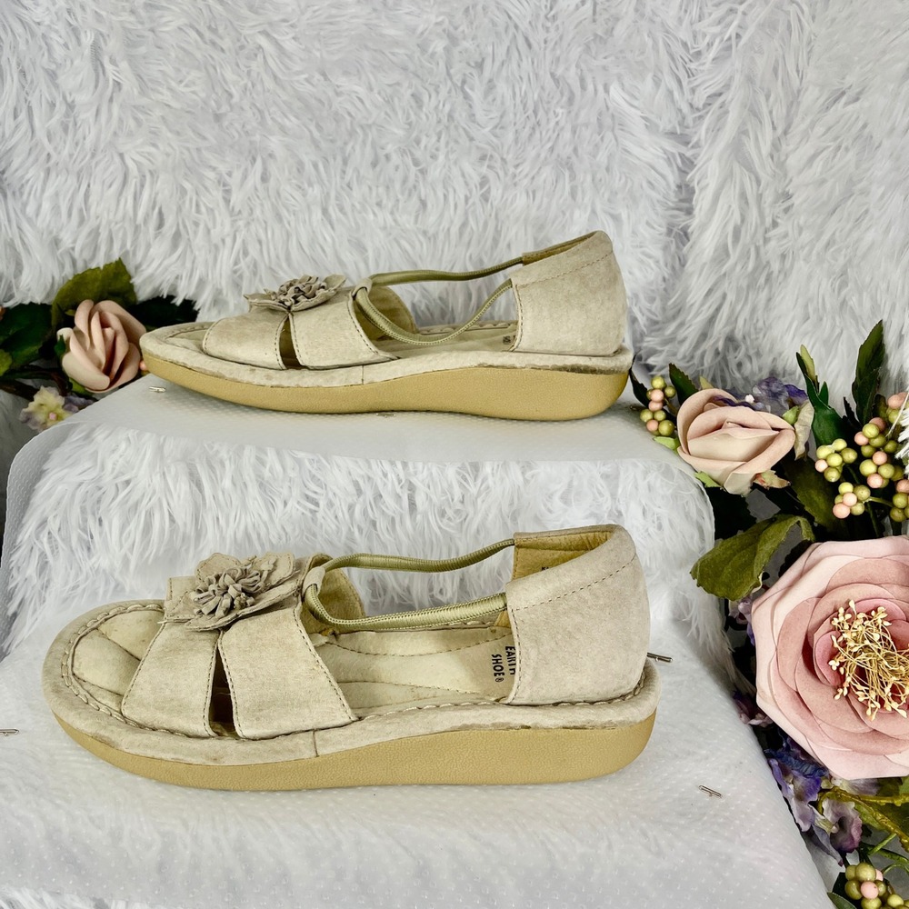Earth Shoe Kalei Sandals Womens 7.5 Tan Leather Floral Comfort Negative Heel